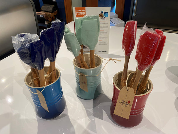 LE CREUSET 1L CROCK WITH 5 UTENSILS