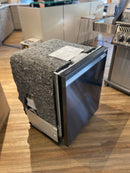 SAVE BIG FLOOR MODEL Samsung 24-inch Built-in Dishwasher DW80B6060UG