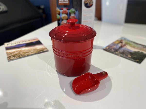 LE CREUSET PET FOOD CONTAINER WITH SCOOP 1.9L