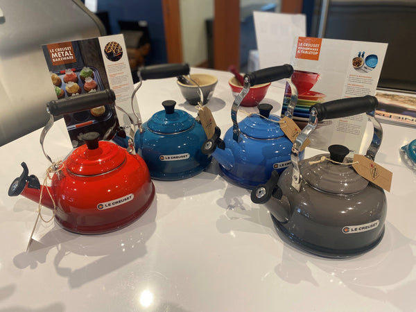 LE CREUSET CLASSIC WHISTLING KETTLE